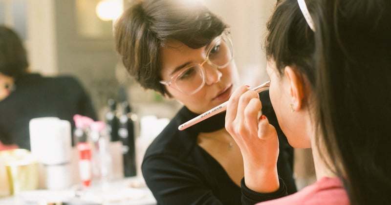 How to Become a Beautician