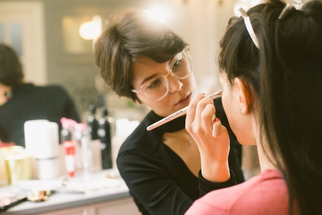 How to Become a Beautician